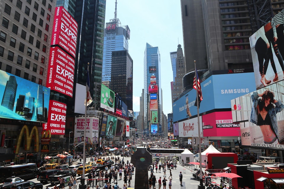 Future-Proofing Digital Signage: Scaling with Advanced Content Management System Software
