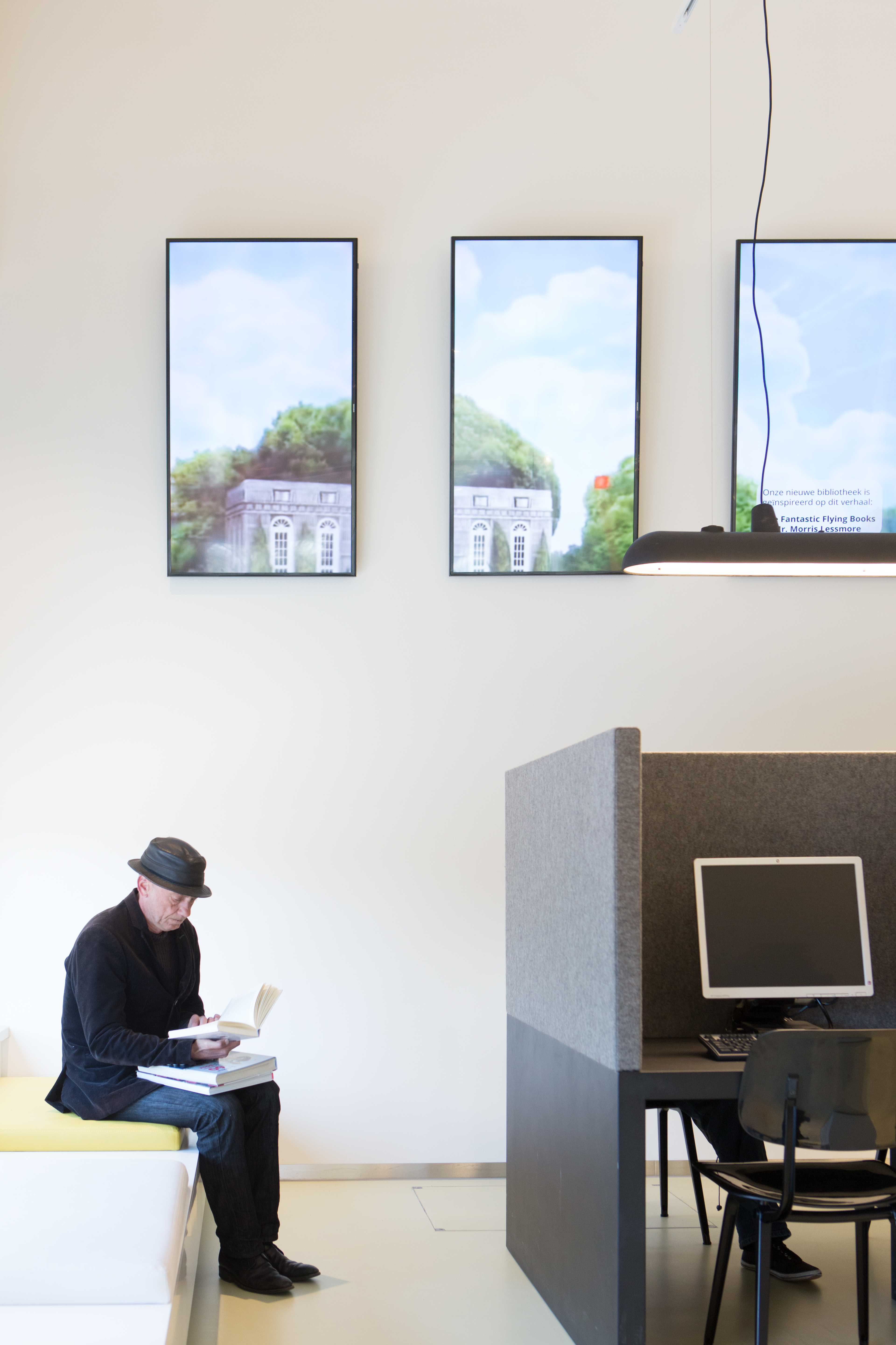 Three digital signage screens and Digitectuur in the Den Helder library
